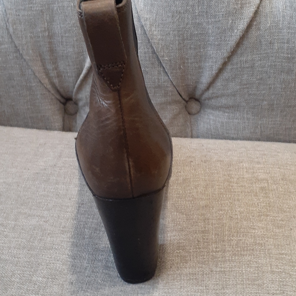 Clarks brown Chelsea leather ankle bootie size 10M - Picture 15 of 16